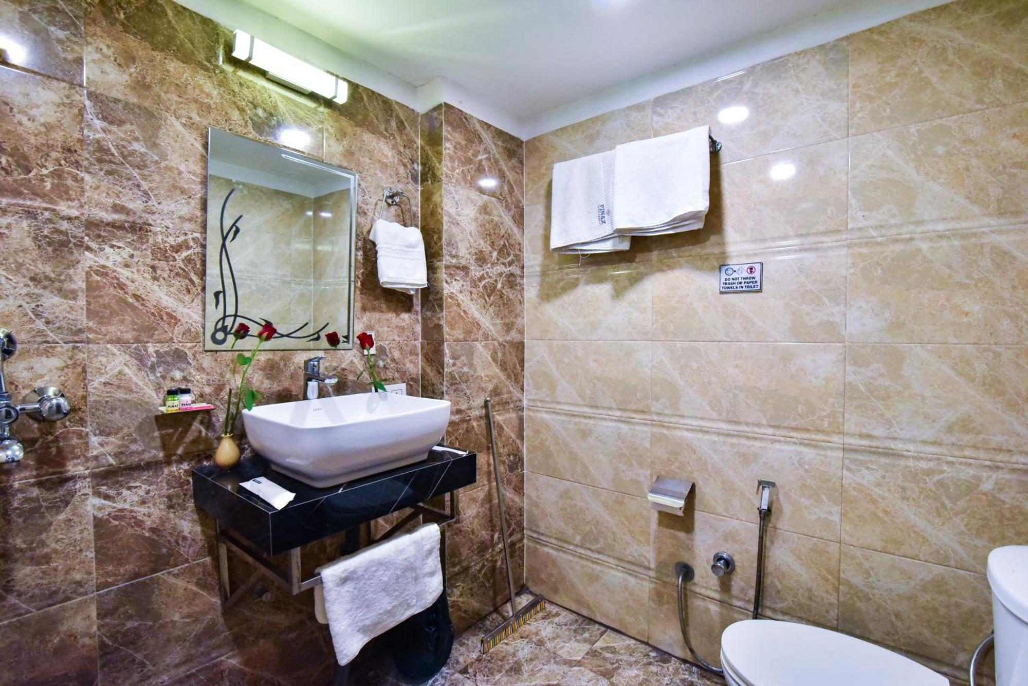 Hotel Pinaz Royale Amritsar Zewnętrze zdjęcie