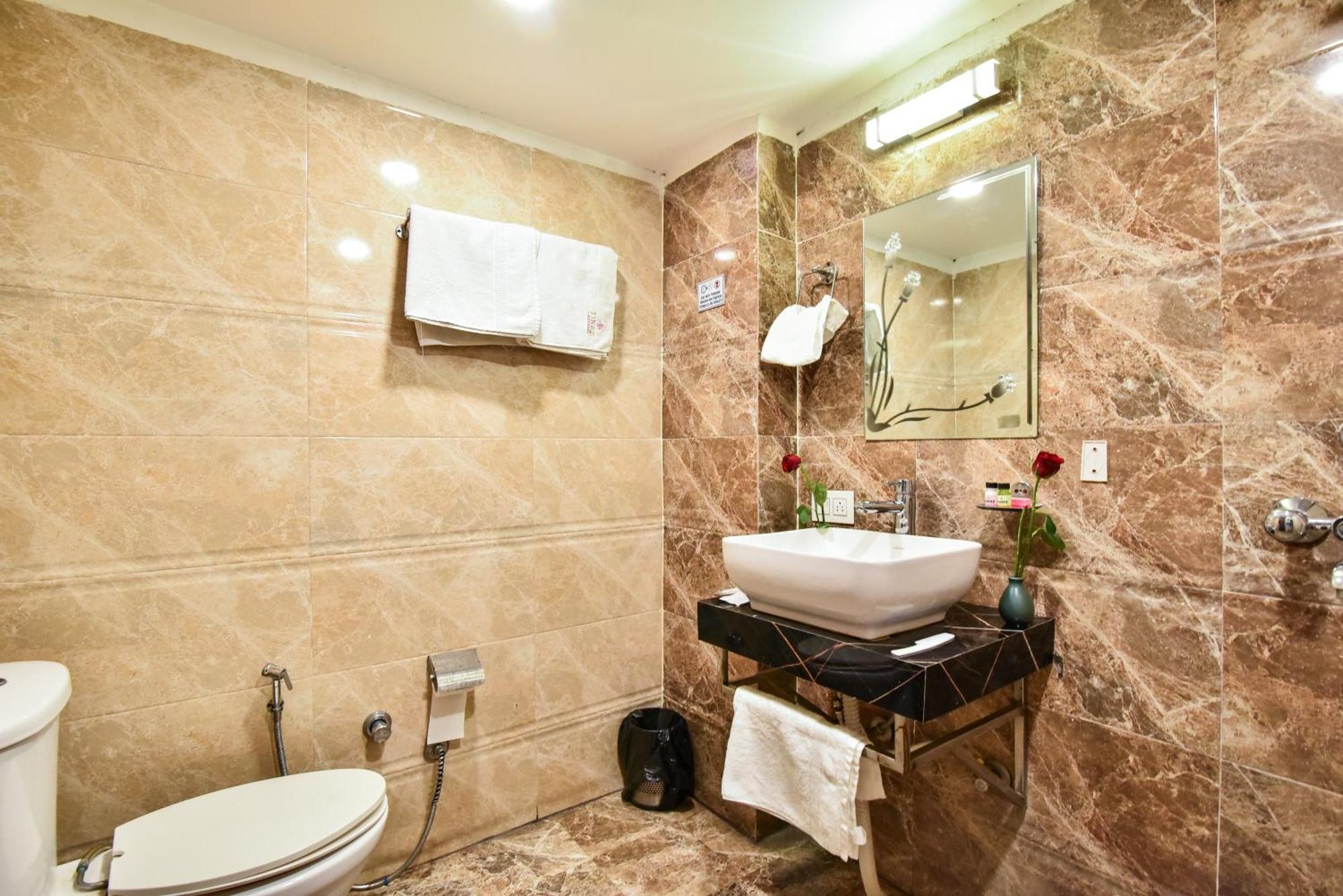 Hotel Pinaz Royale Amritsar Zewnętrze zdjęcie